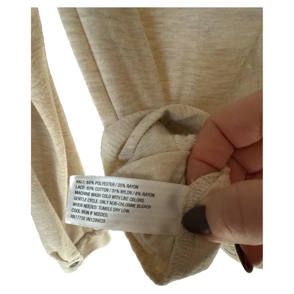 EUC Xhilaration long sleeve button down lace top size Small - Picture 4 of 4